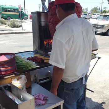 Tacos El Gallo - Making the adobada - Tacos Near Me - Tijuana, BCN