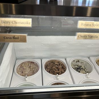Bird-in-Hand Bakery & Cafe - Ice cream - Bakeries Near Me - Bird In Hand, Pennsylvania Bird-in-Hand Bakery & Cafe - Ice cream - Bakeries Near Me - Bird In Hand, Pennsylvania