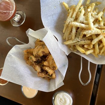 Fieldwork Brewing - Garlic fries and fried cauliflower - Pizza Near Me - San Leandro, California