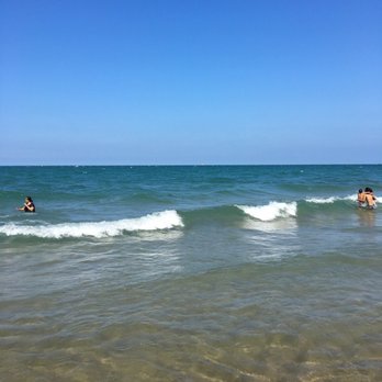 Oak Street Beach - Beaches Near Me - Chicago, Illinois
