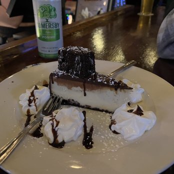 Hemingway's Restaurant - Brownie cheesecake - Bars Near Me - Toronto, Ontario