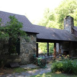 Townshend State Park Campground - Rangers quarters and pavilion with bathrooms