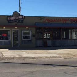 Stonewall's BBQ - The original location in Picayune, MS.