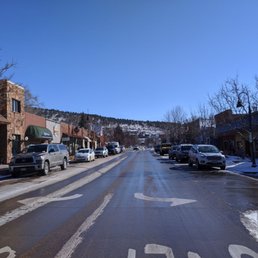 What a cute street! What a cute street!