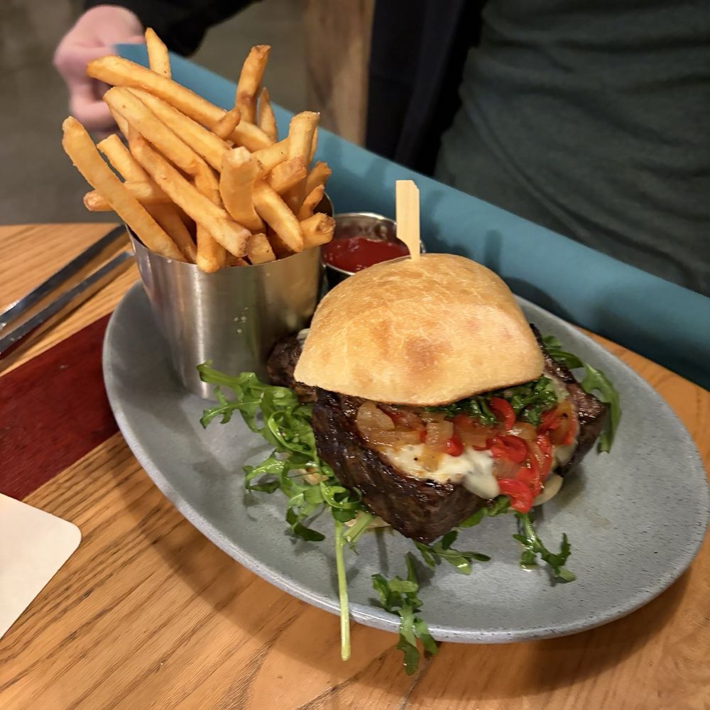 Pete's Sunset Grille - Flank steak burger - American Near Me - Huntington Beach, California