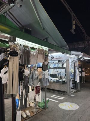 Ruifeng Night Market by null
