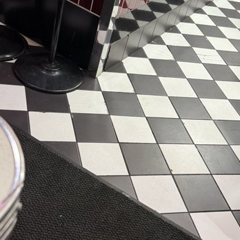 Eddie Rocket's - Cracked floors - Diners Near Me - Dublin, D
