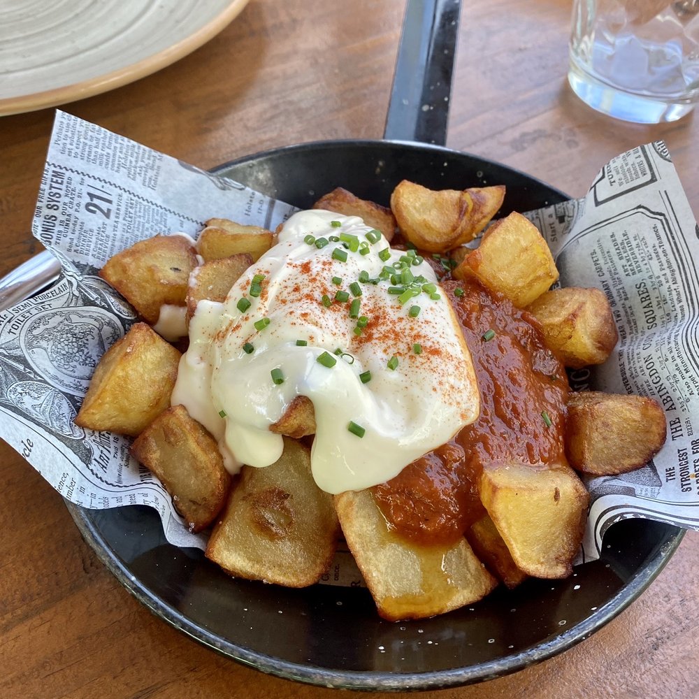 MANÁ 75 - Potatas Bravas - Mediterranean Near Me - Barcelona, B MANÁ 75 - Potatas Bravas - Mediterranean Near Me - Barcelona, B