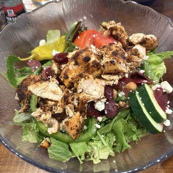 Huck's - Mediterranean salad with blackened chicken - Seafood Near Me - Crystal River, Florida