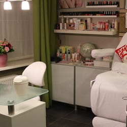 Love Nails - Nagelstudio in Geraardsbergen voor manicure, pedicures, wenkbrauwen styling, wimper lifting & nail art