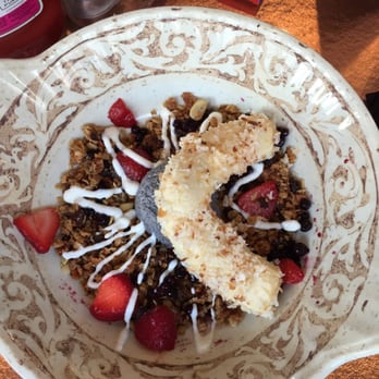 Another Broken Egg Cafe - Granola, quinoa, with lots of bananas & coconut. Fantastic - American Near Me - Raleigh, North Carolina