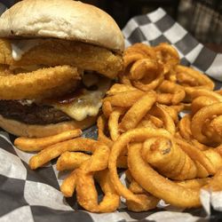 Chelo's Hometown Bar & Grille
