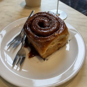Sweet Things - Cinnamon roll - Bakeries Near Me - London, XGL Sweet Things - Cinnamon roll - Bakeries Near Me - London, XGL