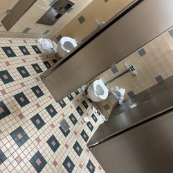 John H Stroger Jr Hospital of Cook County - Dirty bathroom