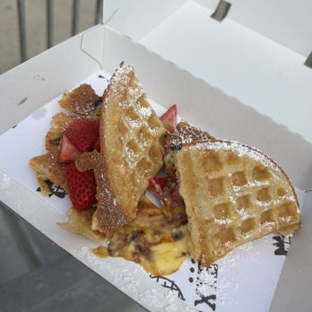 Bruxie - CREME BRULEE & STRAWBERRIES - Chicken Shop Near Me - Long Beach, California