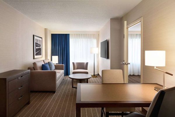 Embassy Suites by Hilton Boston at Logan Airport by null