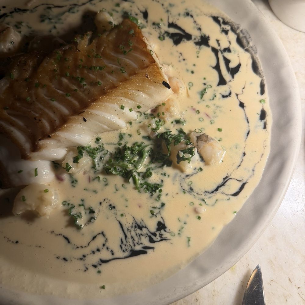 Este - Pescado à la crema - Seafood Near Me - Austin, Texas