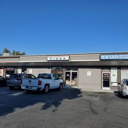 Maldonado's Pizzeria - Outside