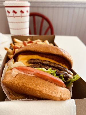 In-N-Out Burger by null