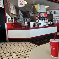 Steak ’n Shake - Inside