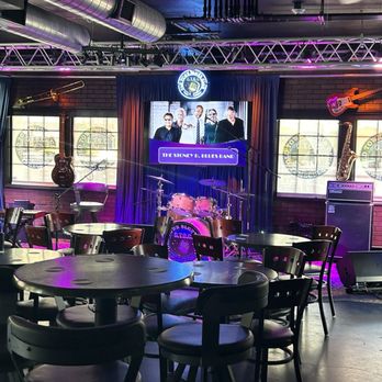 The Vibe - Tables - Music Venues Near Me - Temecula, California