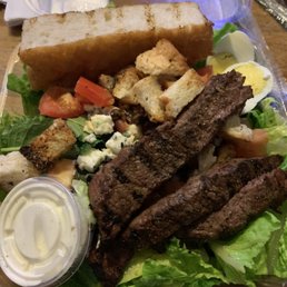 avo-cobbo salad w steak