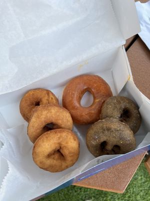 Round Rock Donuts by null