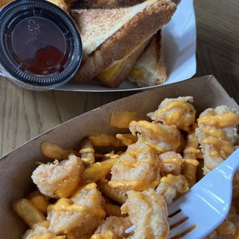 Qualusi Vineyard - Fried shrimp and grilled cheese from food truck - Wine Tasting Room Near Me - Acworth, Georgia Qualusi Vineyard - Fried shrimp and grilled cheese from food truck - Wine Tasting Room Near Me - Acworth, Georgia