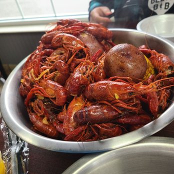 Ellis Seafood - a bowl of craws and potatoes - Seafood Near Me - Memphis, Tennessee