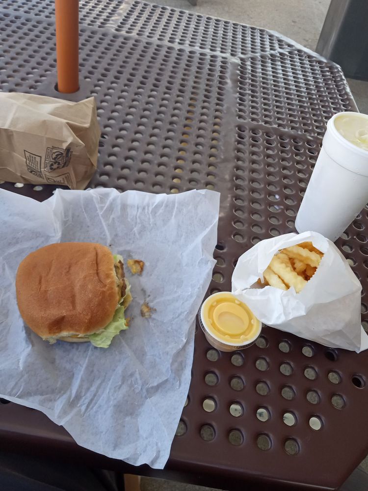 Wally’s Drive In Logo