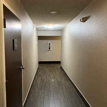 Hampton Inn Perry - Same the light fixture - Hotels Near Me - Perry, Georgia