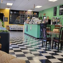 Mellow & Play Cafe