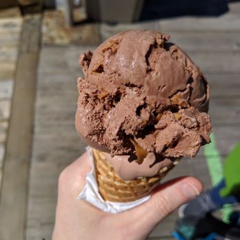 Jackson's Ice Cream Float - The Danny, with chocolate peanut butter ice cream on top of chocolate soft serve - Ice Cream & Frozen Yogurt Near Me - Victoria, British Columbia