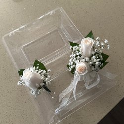 Apple Florist - Corsage and Boutonnière