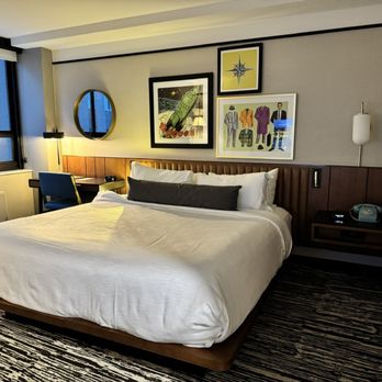 Hotel Indigo Minneapolis Downtown - Bedroom, we opted for a king - Hotels Near Me - Minneapolis, Minnesota Hotel Indigo Minneapolis Downtown - Bedroom, we opted for a king - Hotels Near Me - Minneapolis, Minnesota