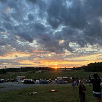 Maple View Farm Country Store - Sunset view - Ice Cream & Frozen Yogurt Near Me - Hillsborough, North Carolina