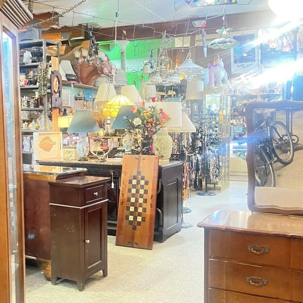 Thunderbird Salvage - Stepping in from one room to the other - Antiques Near Me - Philadelphia, Pennsylvania Thunderbird Salvage - Stepping in from one room to the other - Antiques Near Me - Philadelphia, Pennsylvania