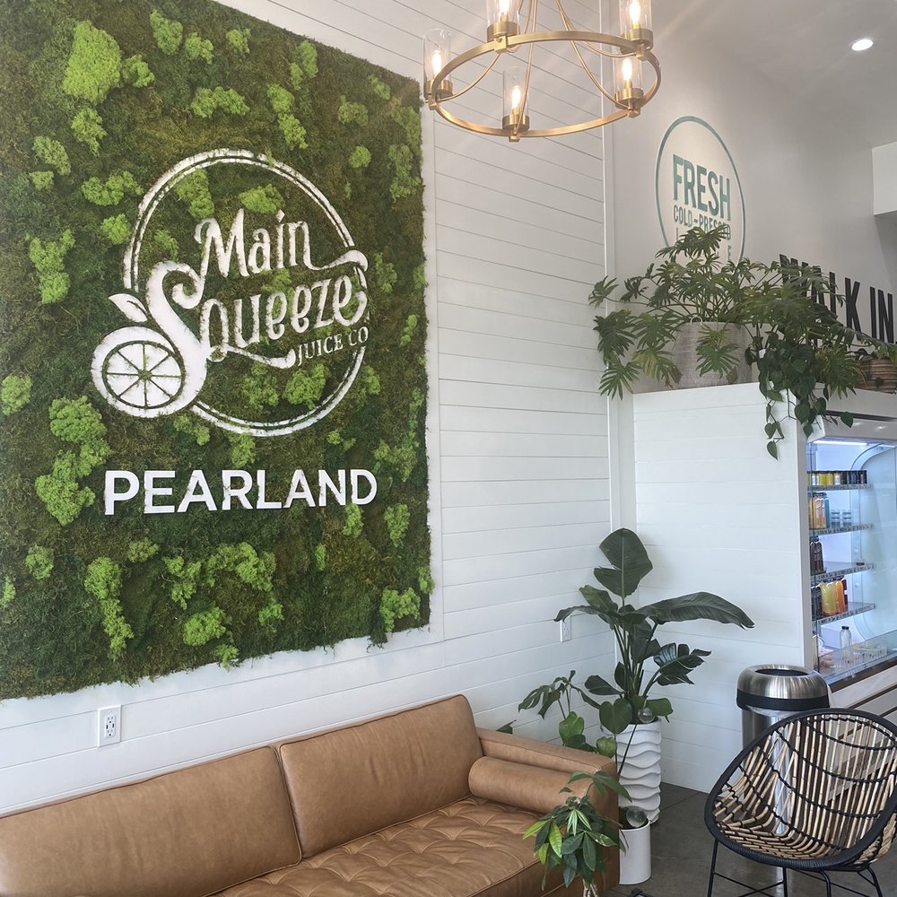 Main Squeeze Juice Co. - Lounge Area - Juice Bars & Smoothies Near Me - Pearland, Texas