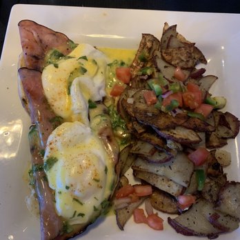 Side Bar - Ham Benedict - Sports Bars Near Me - Eugene, Oregon