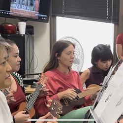 Academia Language School - Ukulele Class