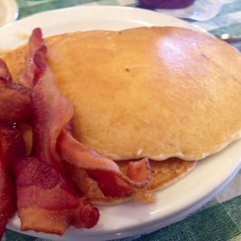 Pine Country Restaurant - Pancake full stack - Breakfast & Brunch Near Me - Williams, Arizona