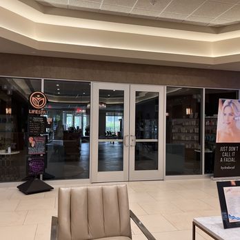 Life Time - Gyms Near Me - Chappaqua, New York