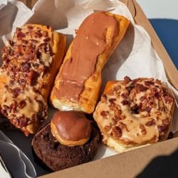 Johnnie's Bakery of Canton - Donuts