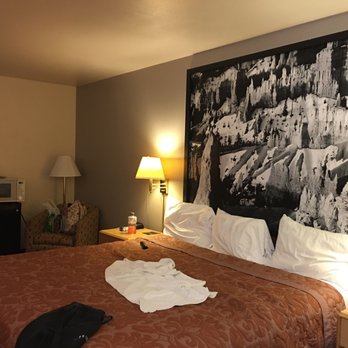 Super 8 by Wyndham Green River - Sweet black & white pictures! - Hotels Near Me - Green River, Utah Super 8 by Wyndham Green River - Sweet black & white pictures! - Hotels Near Me - Green River, Utah