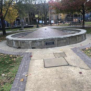 Bixler Playlot and Park - Fountain - Parks Near Me - Chicago, Illinois