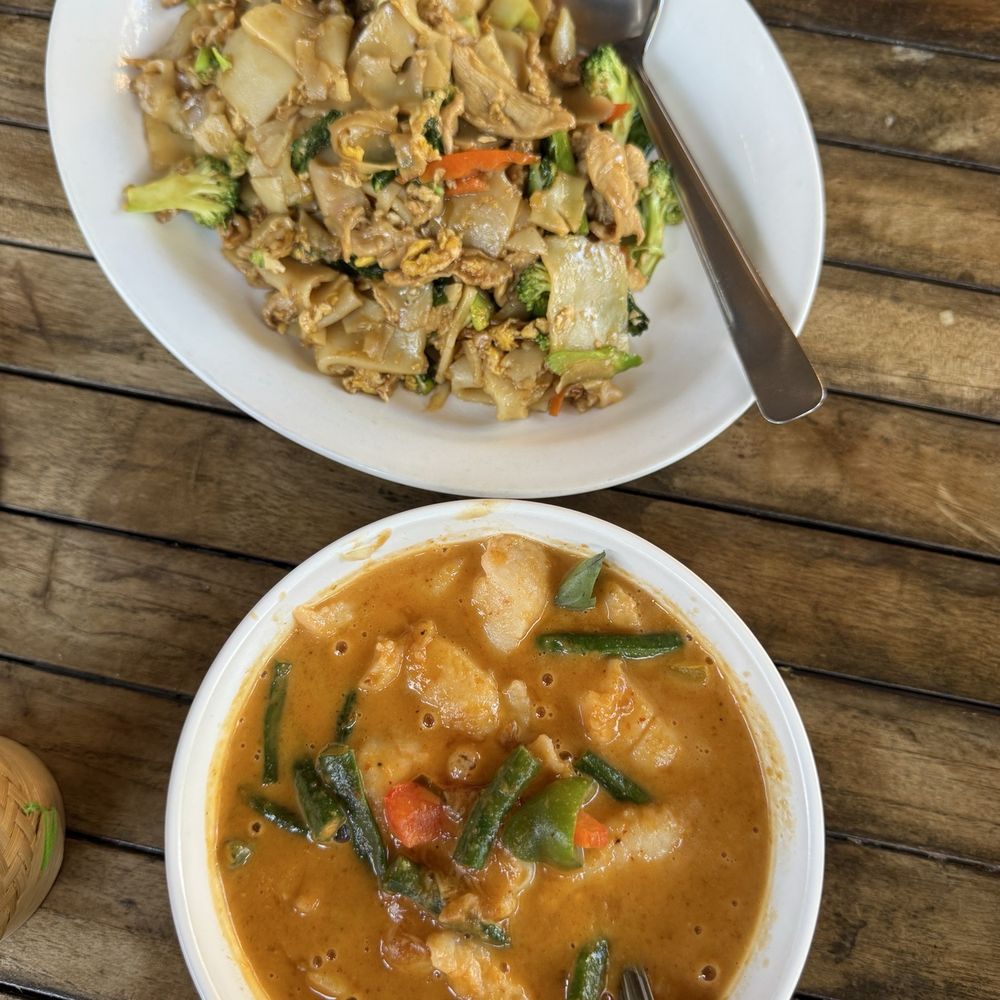 Red Elephant - 52. Pad Sea Lew and Panang Curry - Thai Near Me - Honolulu, Hawaii Red Elephant - 52. Pad Sea Lew and Panang Curry - Thai Near Me - Honolulu, Hawaii