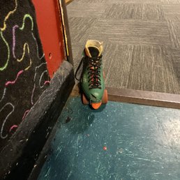 Hole in toe of skate. Hole in toe of skate.