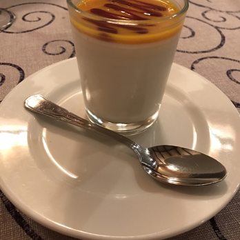 Les Caprices d'Etigny - Panna cotta au lait de coco et coulis mangue - 5* - French Near Me - Bagnères-De-Luchon, 31 Les Caprices d'Etigny - Panna cotta au lait de coco et coulis mangue - 5* - French Near Me - Bagnères-De-Luchon, 31
