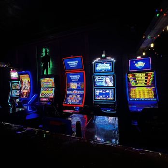 Aly Annes Bar and Grill - Bars Near Me - Dwight, Illinois