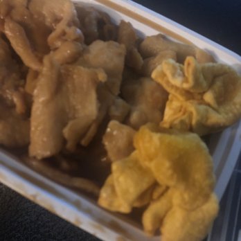 China Star - I don't think this is how teriyaki chicken or crab Rangoon is supposed to look like! What a waste! - Chinese Near Me - Blue Bell, Pennsylvania